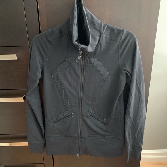 13 Lululemon Pieces!! Closet clear out! - Picture 2 of 13